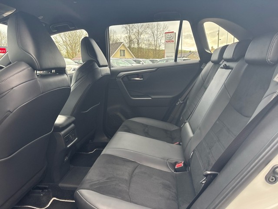 2025 Toyota Rav4 - image 7