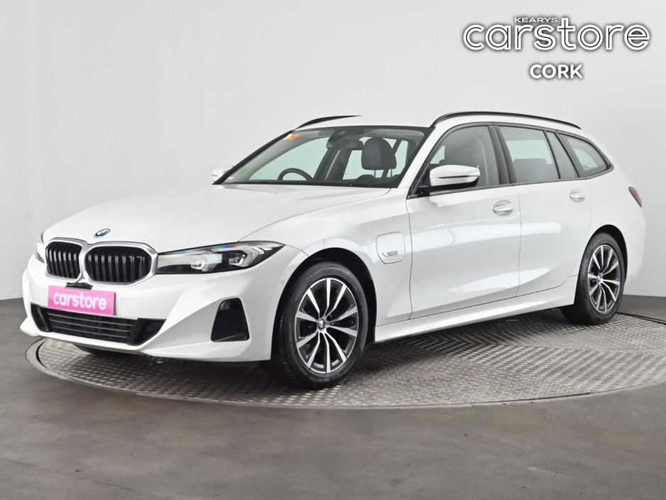 2023 BMW 3 Series - image 7