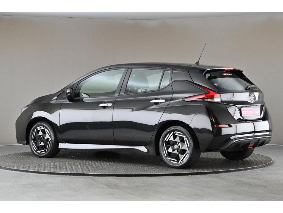 2023 Nissan Leaf - image 6