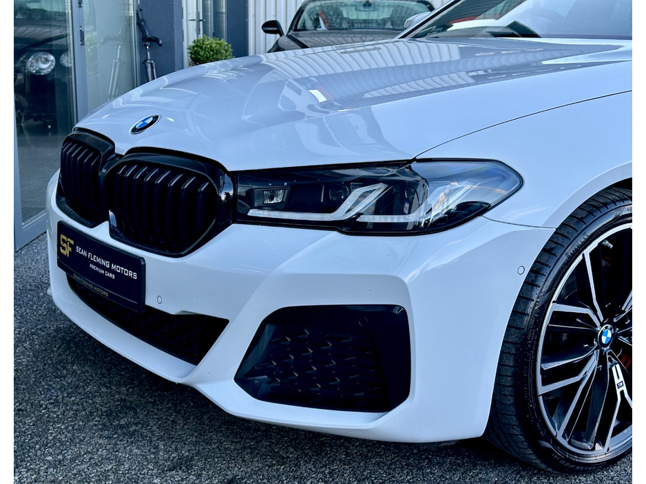 2023 BMW 5 Series - image 9