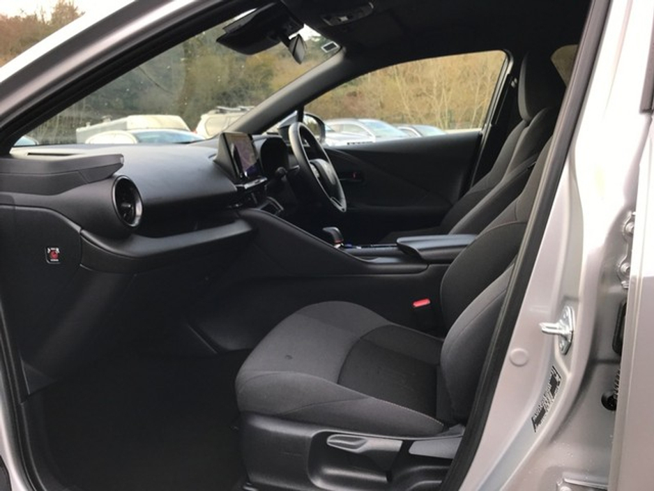 2025 Toyota C-HR - image 6