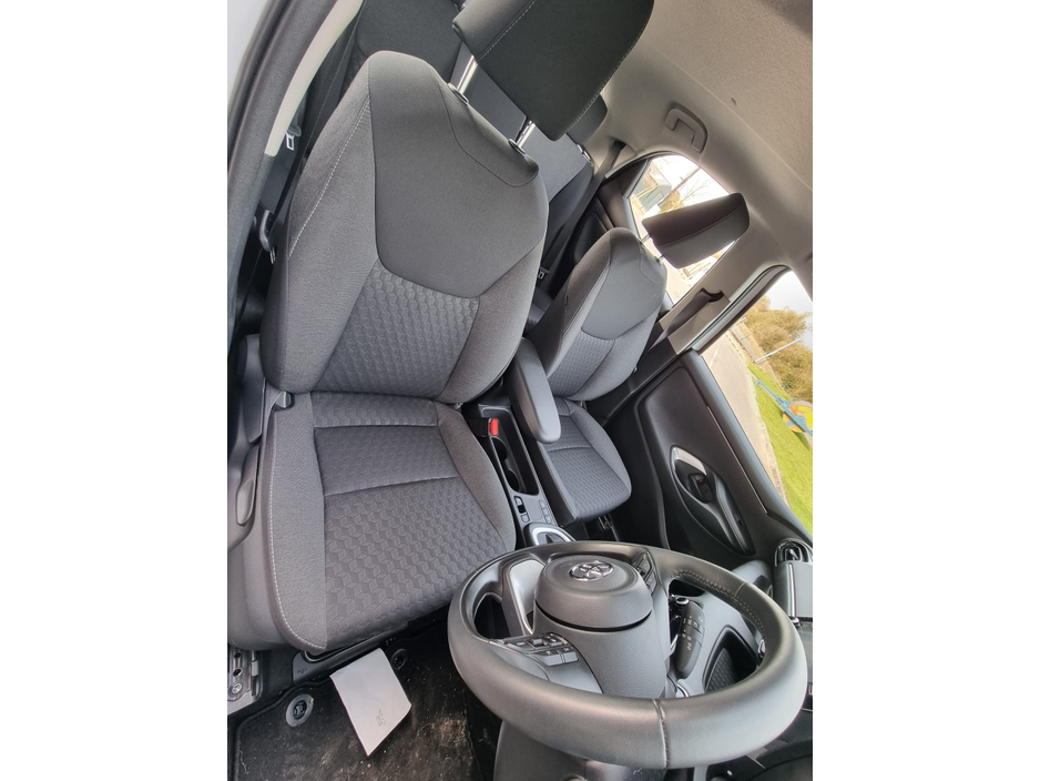 2024 Toyota Yaris - image 17