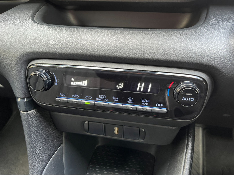 2020 Toyota Yaris - image 17