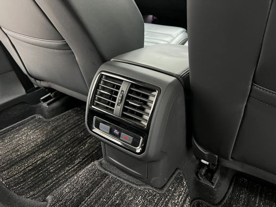 2020 Volkswagen Passat - image 20