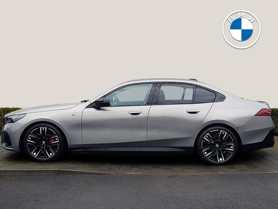 2025 BMW i5 - image 3