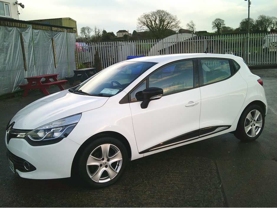 2016 Renault Clio NEW NCT 2028, DYNAMIQUE SAT./NAV., €270 TAX , LOW KMS. S./HISTORY. €8,999