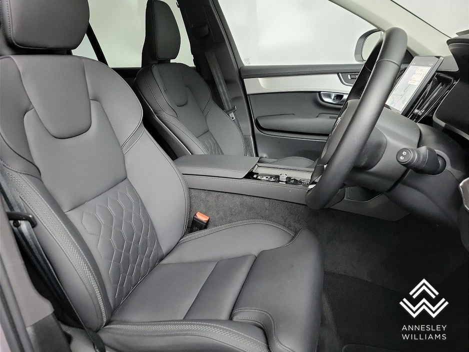 2025 Volvo XC90 - image 17