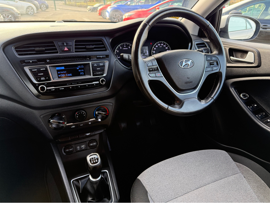 2016 Hyundai i20 - image 12