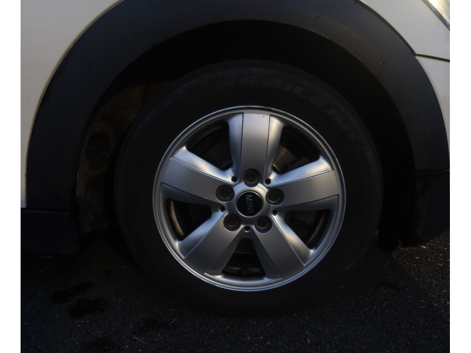 2015 MINI Hatch - image 25