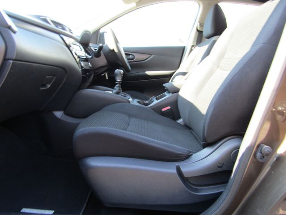 2016 Nissan Qashqai - image 14