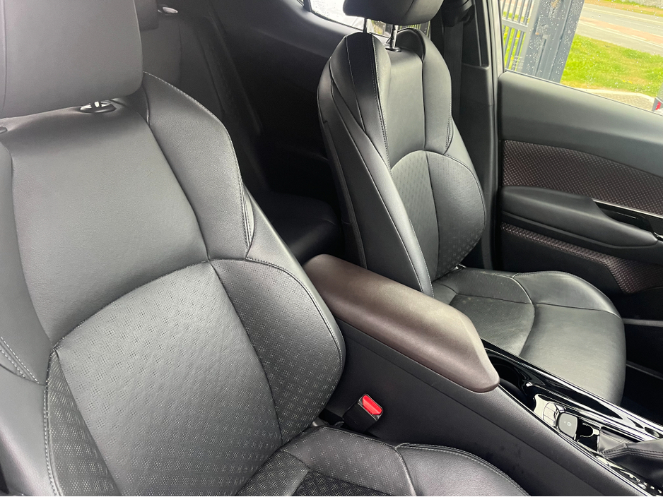 2018 Toyota C-HR - image 9