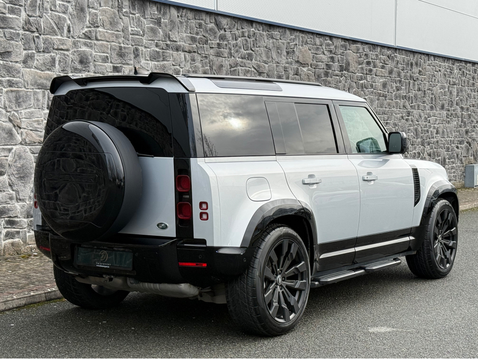 2023 Land Rover Defender 110 3.0 D  HARD TOP S 2 SEAT COMM €63,500