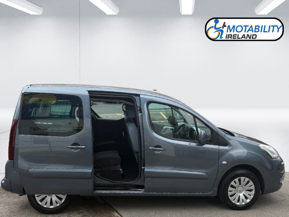 2013 Citroen Berlingo Multispace - image 4