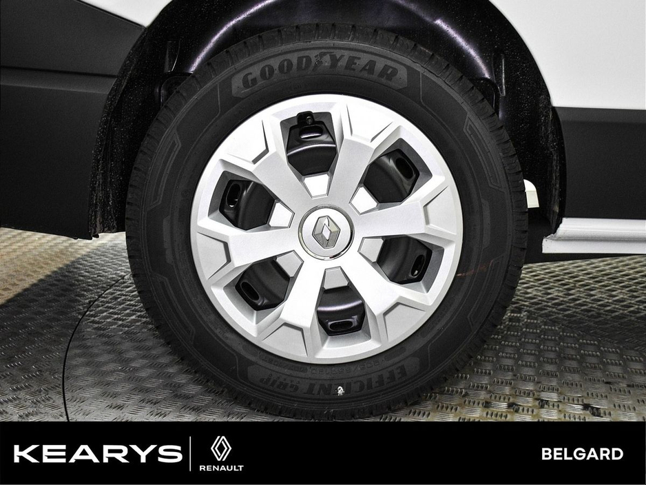 2024 Renault Trafic - image 8