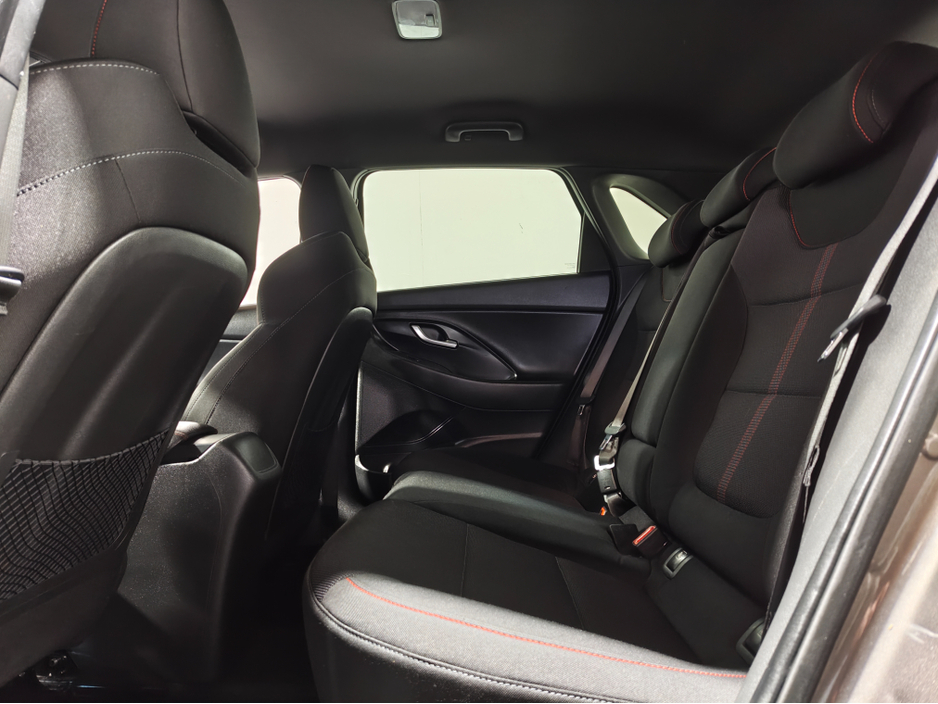 2022 Hyundai i30 - image 16