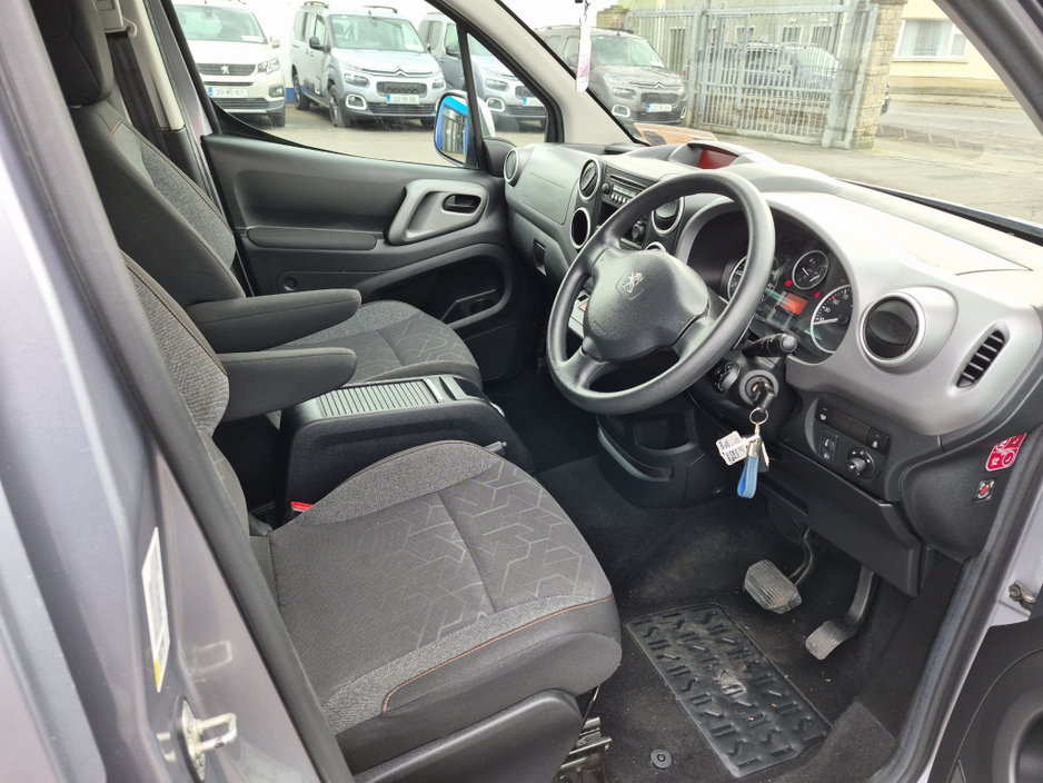 2017 Peugeot Partner - image 6