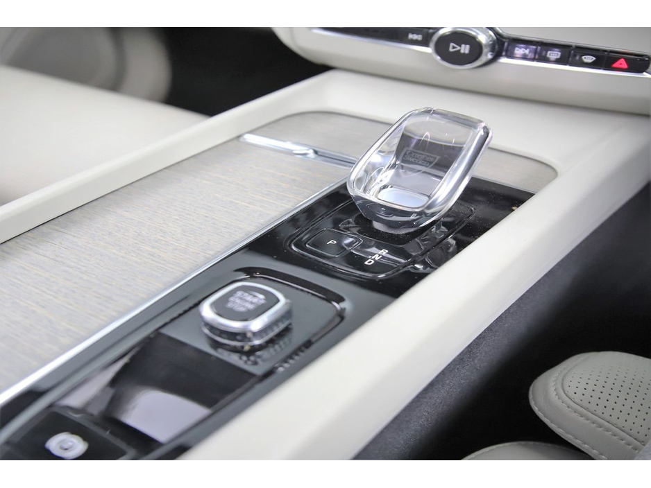 2023 Volvo XC60 - image 17