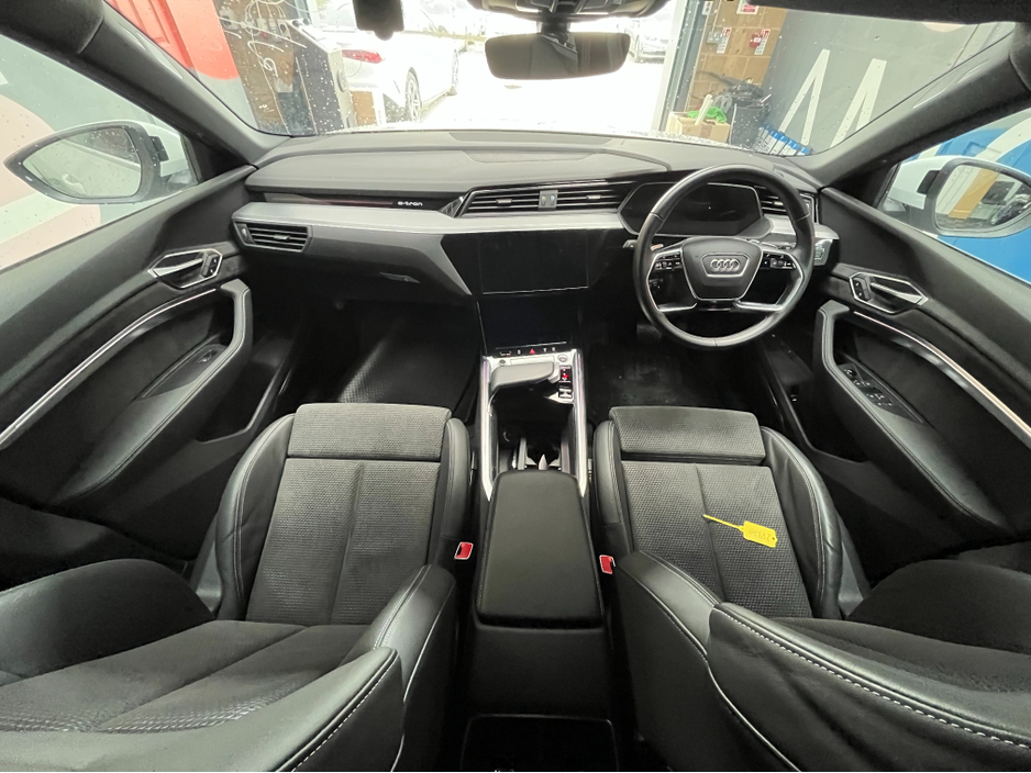 2022 Audi e-tron - image 18