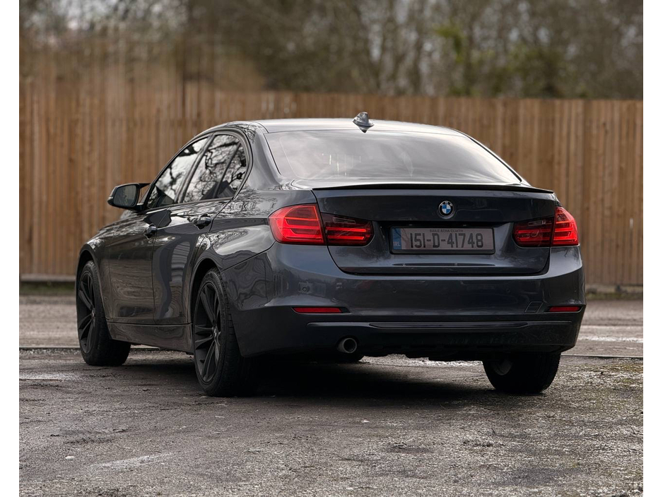 2015 BMW 3 Series - image 18