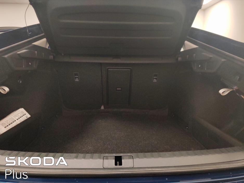 2023 Skoda Octavia - image 10