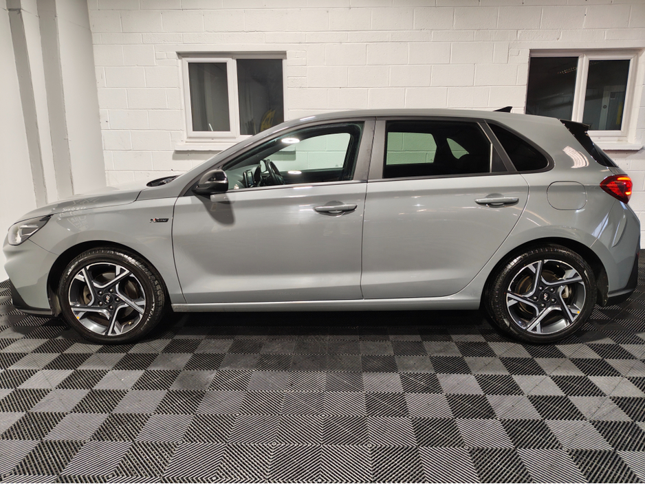 2022 Hyundai i30 - image 9