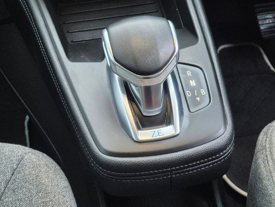 2020 Renault Zoe - image 21