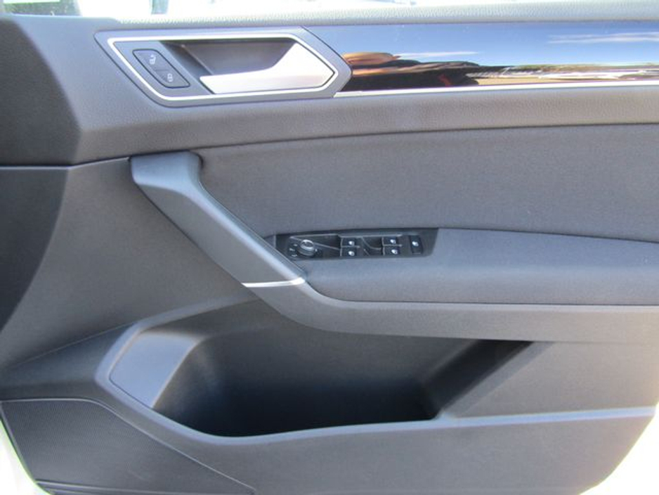 2017 Volkswagen Touran - image 39