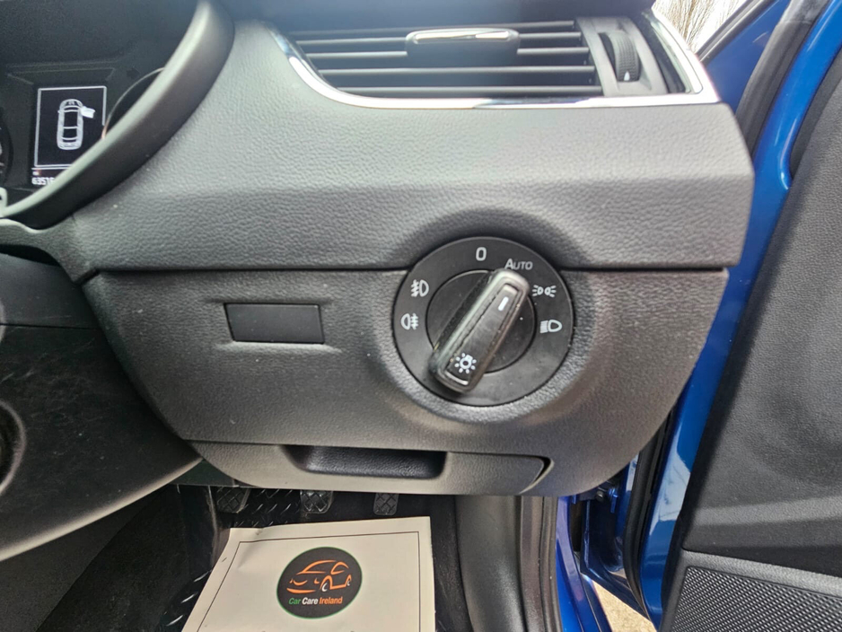 2020 Skoda Octavia - image 31
