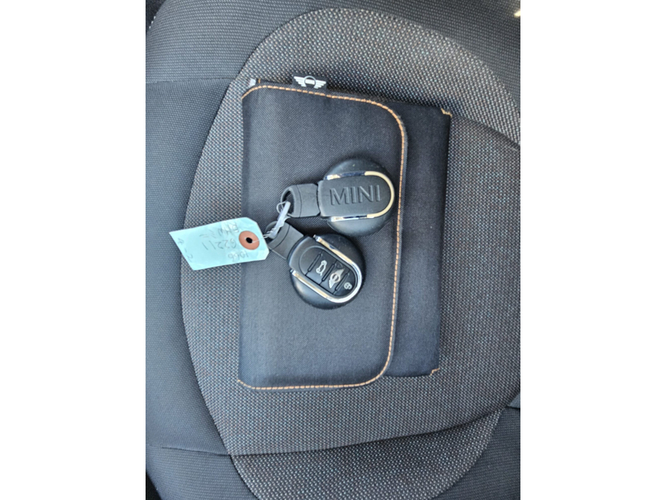2016 MINI Hatch - image 31