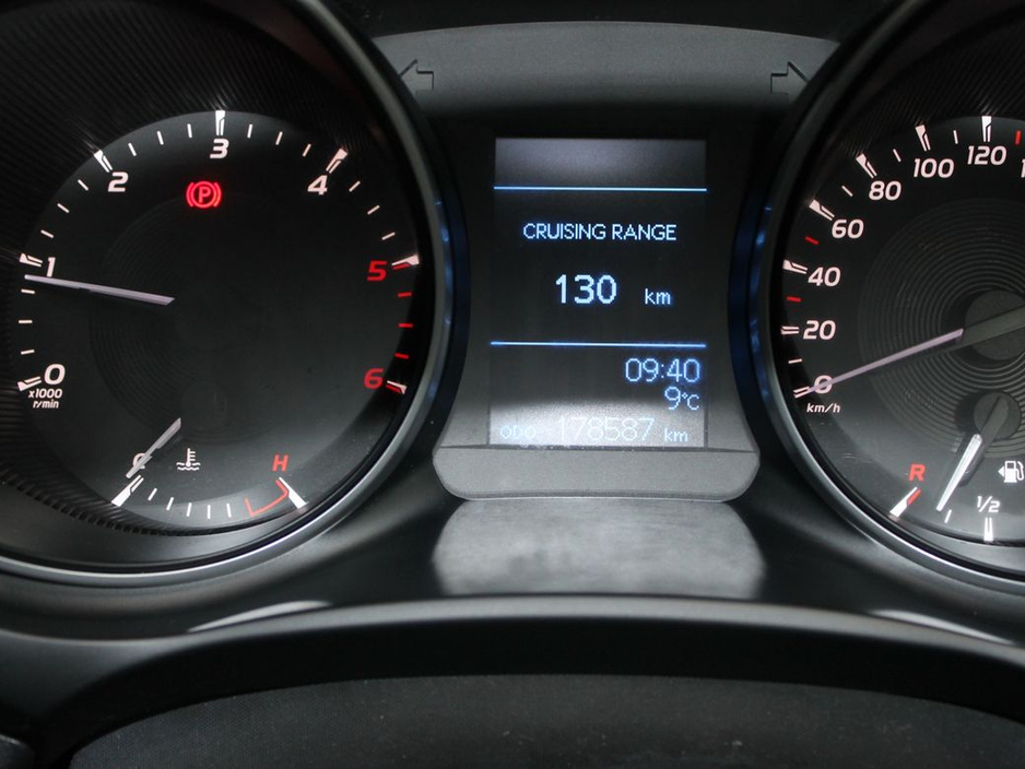 2016 Toyota Avensis - image 15