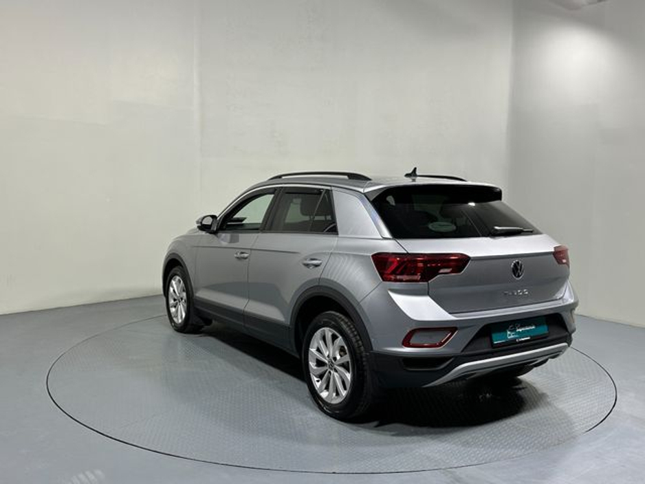 2025 Volkswagen T-Roc - image 5