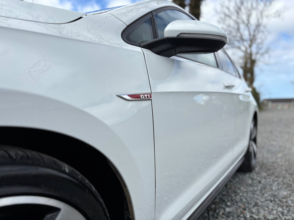 2018 Volkswagen Golf - image 16