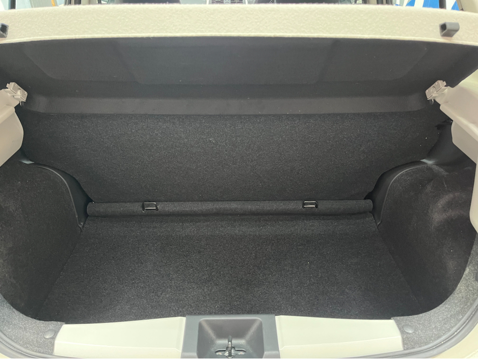 2019 Nissan March - image 7