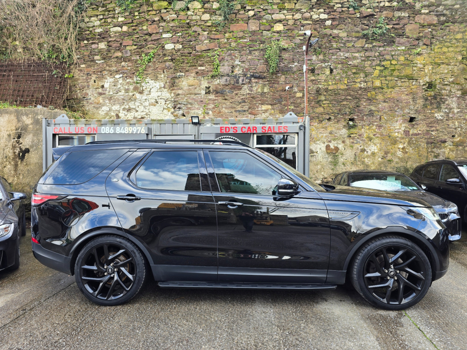 2017 Land Rover Discovery - image 7