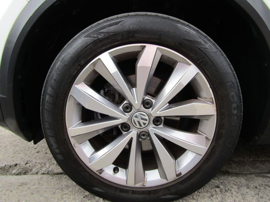 2019 Volkswagen T-Roc - image 32