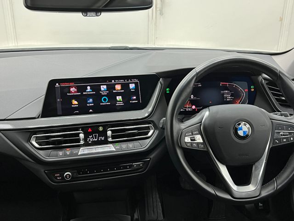 2023 BMW 1 Series - image 19