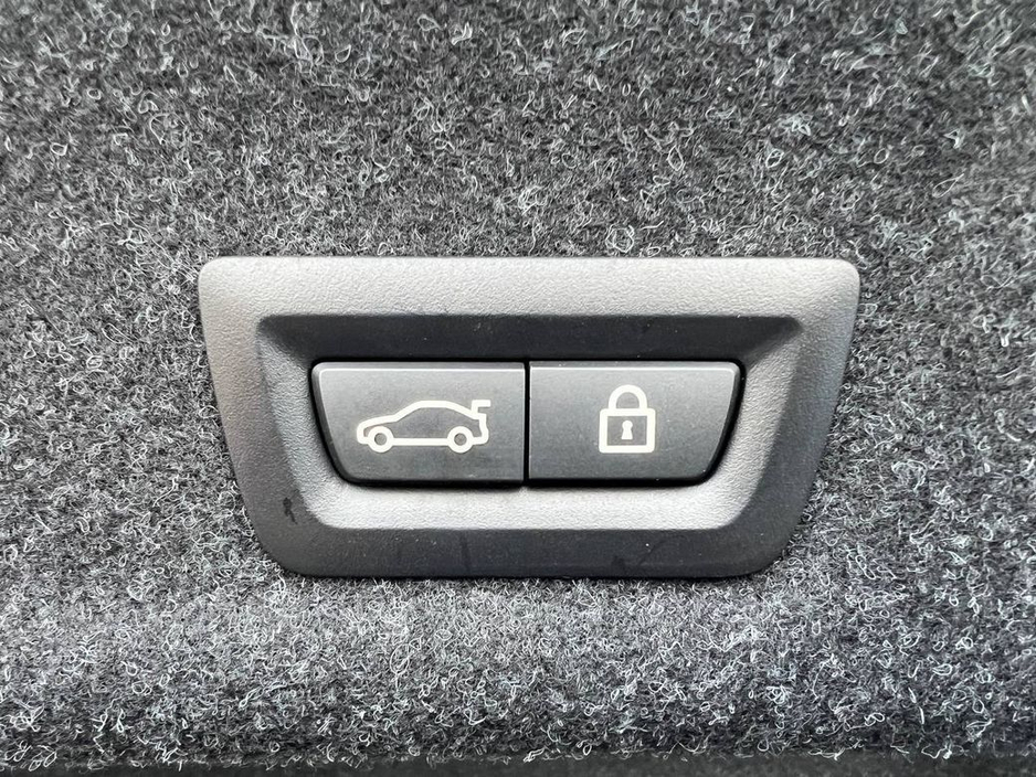 2020 BMW 3 Series 330e M-SPORT COMPETITION 2.0 HYBRID * HUGE SPEC * // VERY LOW MILEAGE // HEADS-UP DISPLAY // APPLE CARPLAY/BLUETOOTH MUSIC €34,900