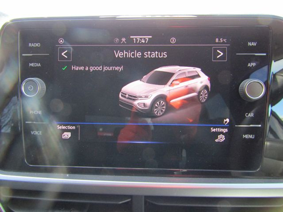 2022 Volkswagen T-Roc - image 28