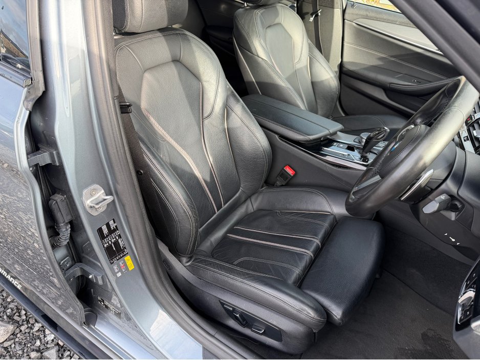 2018 BMW 5 Series - image 23