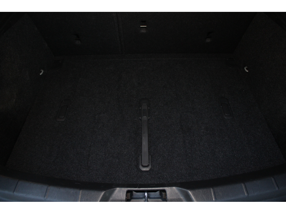 2017 Volvo V40 2.0D4 MOMEMTUM EDITION 180HP 5DR HATCHBACK AUTOMATIC // HUGE SPEC // 1 OWNER CAR WITH 112,355 KM'S // WELL WORTH VIEWING // BUY WITH CONFIDENCE AA AND SIMI APPROVED DEALER 2026 // FINANCE ARRANGED // €15,950