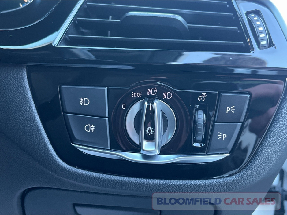 2017 BMW 5 Series - image 24