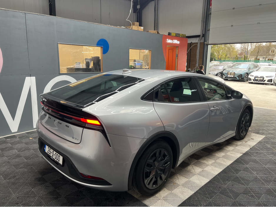 2025 Toyota Prius - image 2