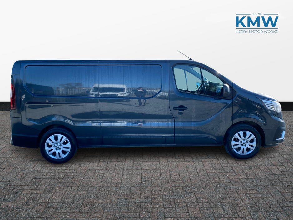 2023 Renault Trafic - image 6