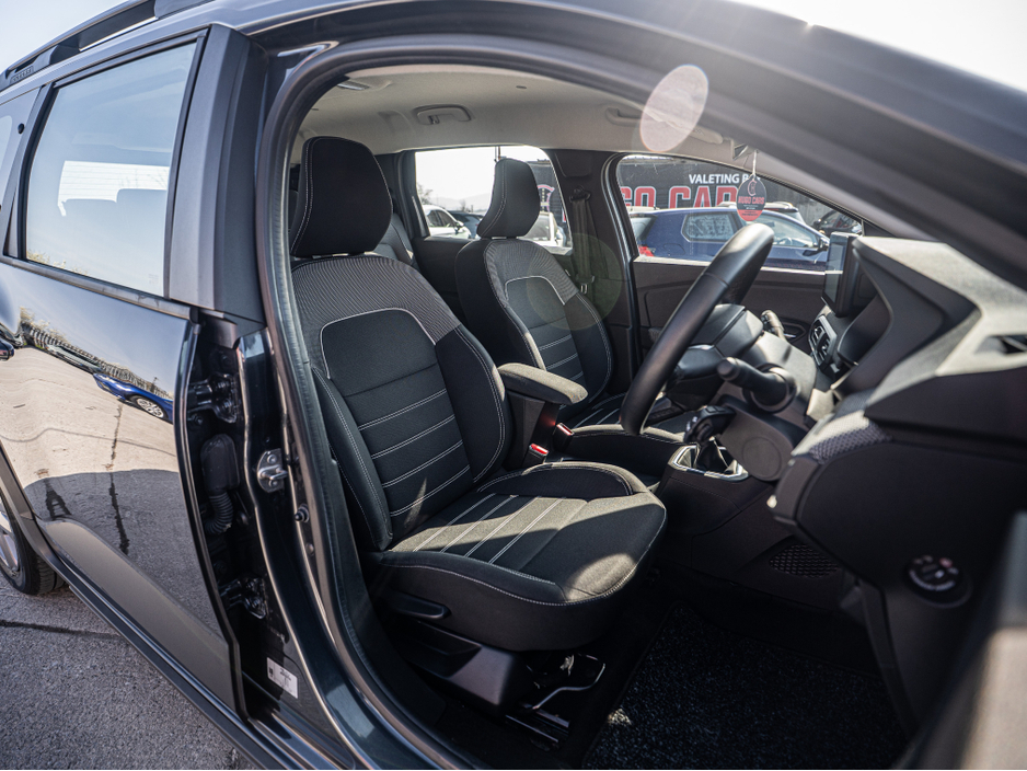 2022 Dacia Jogger - image 18