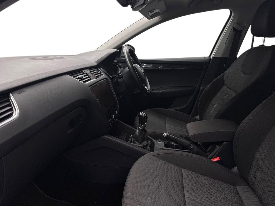 2018 Skoda Octavia - image 2