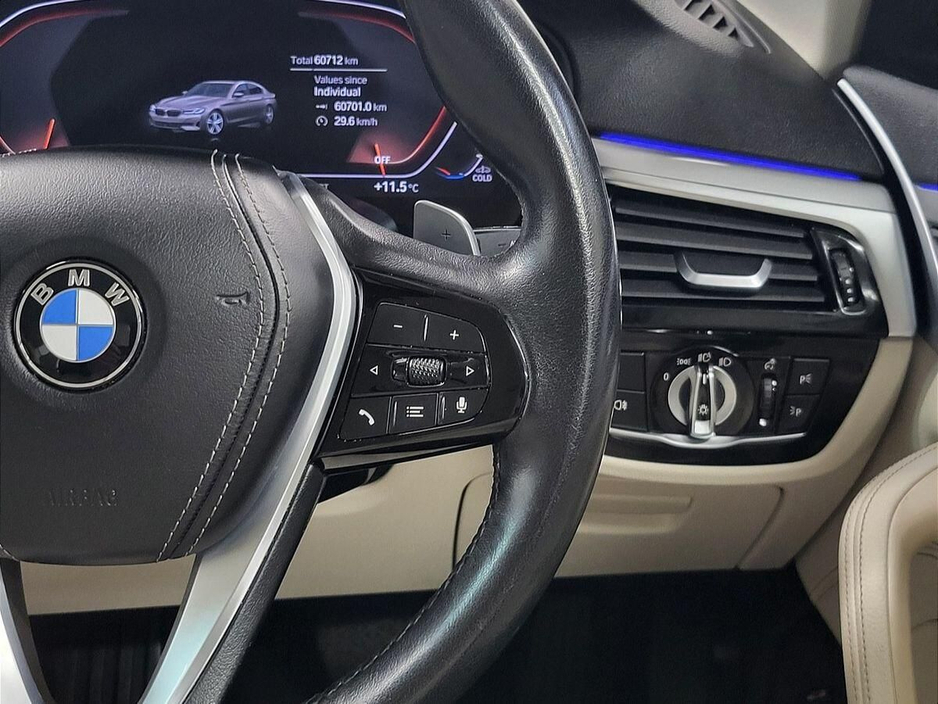 2022 BMW 5 Series - image 18