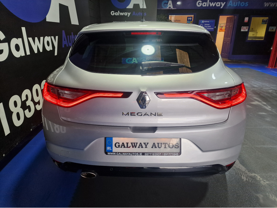 2016 Renault Megane - image 8