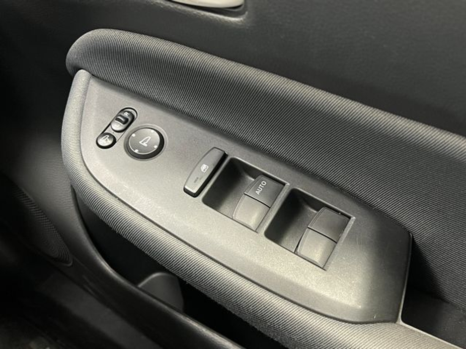 2022 Honda Fit 1.5 e:HEV BASIC Automatic, Reversing camera €17,895