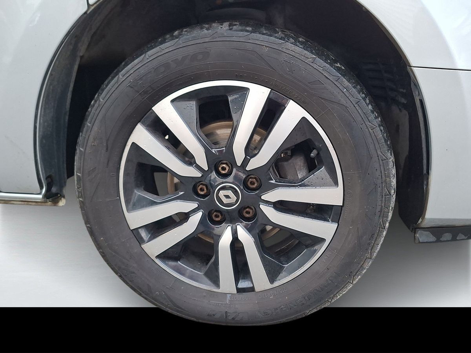 2022 Renault Trafic - image 9