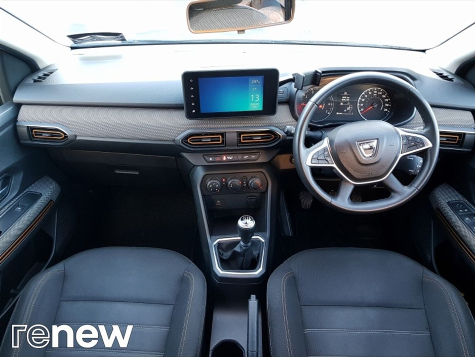 2022 Dacia Sandero Stepway - image 2